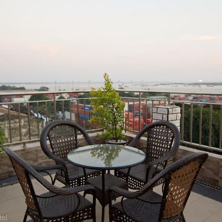 Millennium Hotel Yangon Exterior foto