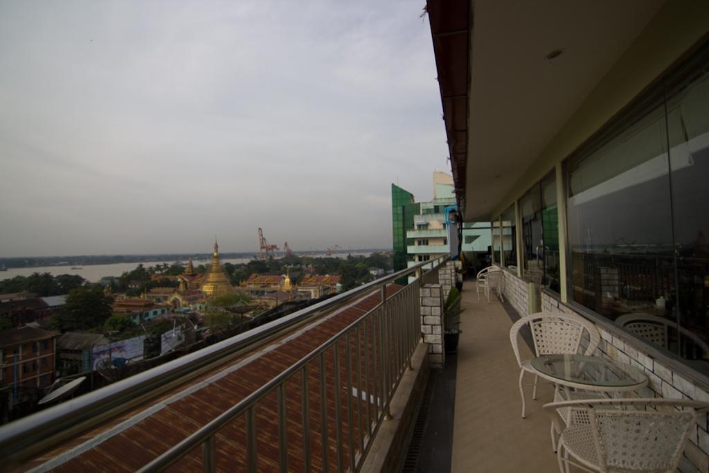 Millennium Hotel Yangon Exterior foto